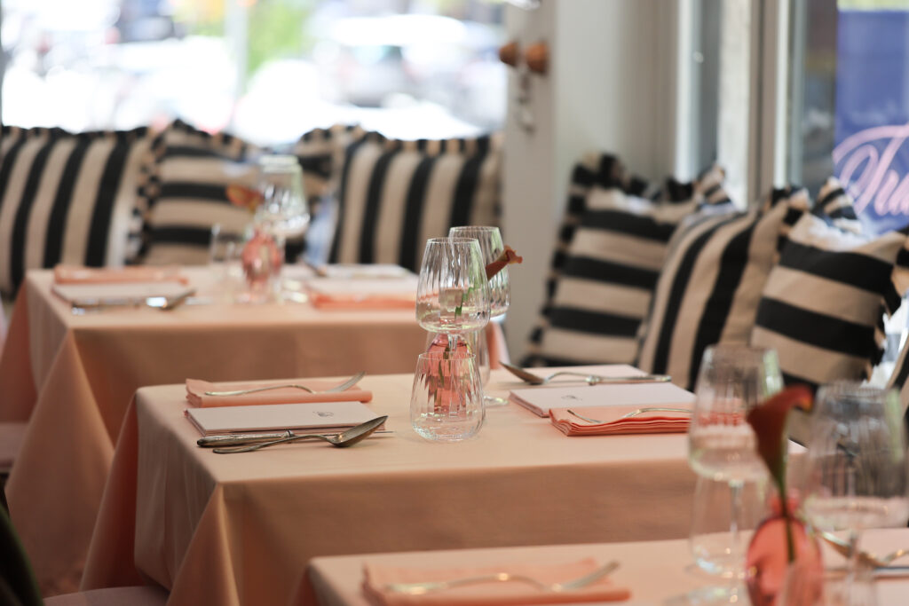 Interior del Restaurante Julita situado en la calle Joaquín María López nº46 de Madrid. Cocina tradicional española, traída a la actualidad.